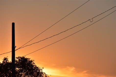 無料画像 自然 工場 木 太陽光 風景 電気 架空送電線 イブニング 夜明け 雲 朝 雰囲気 日の出 昼間 電源 夕暮れ 日没 残光 ライン 照明器具