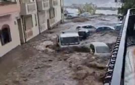 Maltempo A Catania Nubifragio Trasforma Le Strade In Fiumi Auto E