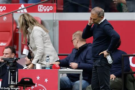 Az Alkmaar Pile On The Misery For Ajax As New Director Louis Van Gaal