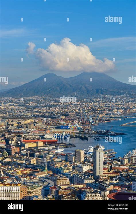 Vulcano Vesuvio E Il Golfo Di Napoli Immagini E Fotografie Stock Ad