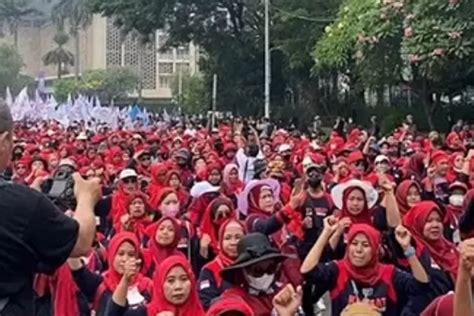 May Day Ribuan Buruh Tumpah Ruah Di Monas Dan Patung Kuda Garuda Tv