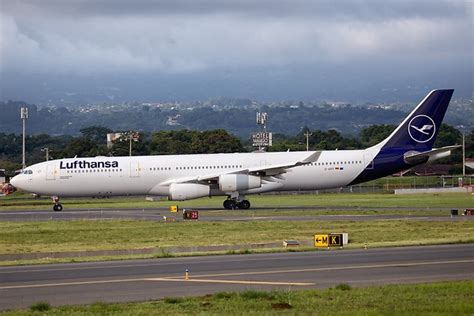 Flight LH490 / DLH490 - Lufthansa - RadarBox Flight Tracker