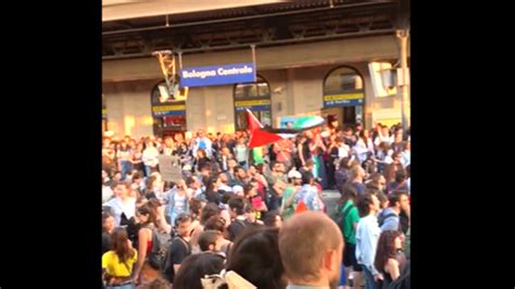 Manifestanti Pro Palestina Occupano Binari Della Stazione Di Bologna