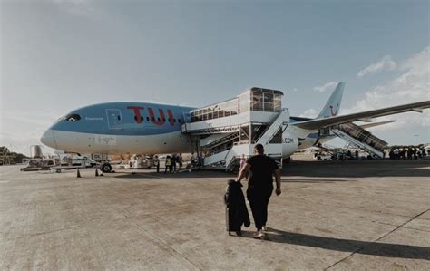 Avion Prisilno Sletio U Zagreb Putnik Htio Otvoriti Izlaz SEEbiz Eu