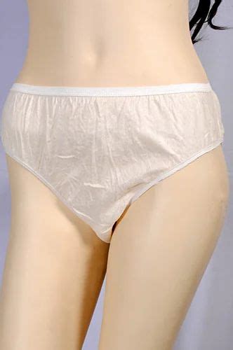 White Disposable Non Woven Panties For SPA Rs 4 5 Piece Lenora