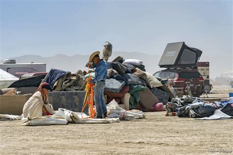 Miles De Personas Se Quedan Varadas En El Desierto En El Festival