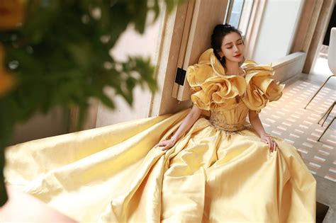 Angelababy ăn Mừng Sinh Nhật Tại Weibo Night 2020 Với Dior Elie Saab