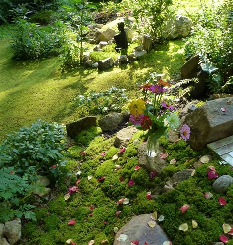 Moss Garden Gallery - EarthSanctuaries