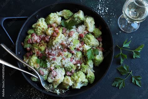 Broccoli Romanesco Saltati In Padella Con Prosciutto E Parmigiano