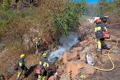 Controlado El Incendio De La Palma Que Baja A Nivel 1