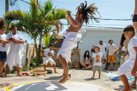 Mostre Uma Demonstra O De Capoeira Membros Da Fam Lia Foto Premium