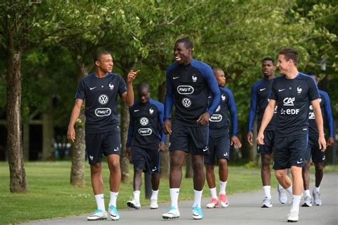 Kurt Zouma Remplace Rapha L Varane Chez Les Bleus L Quipe