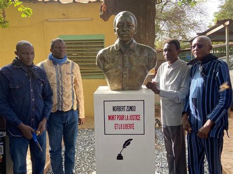 Burkina 25 ans après son assassinat le buste de Norbert Zongo trône