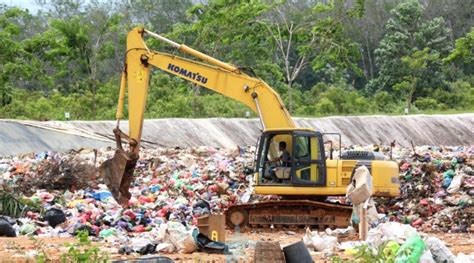 Tpa Bongkang Overload Gunung Sampah Capai Meter Kontras X