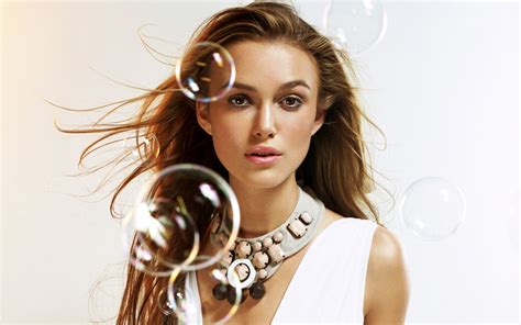 Wallpaper Keira Knightley Brunette Face Bubbles Decorations