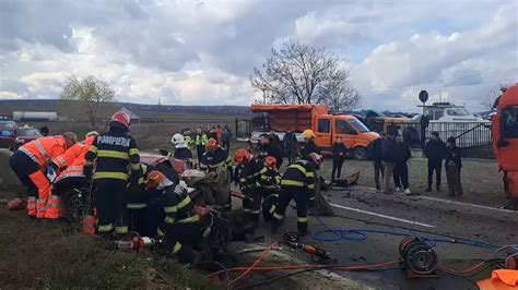 Accident Rutier Grav La Pa Cani Un Autoturism A Fost Izbit De Un Tir