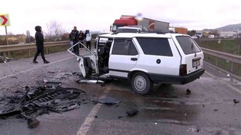 Sancaktepe de feci kaza İki araç kafa kafaya çarpıştı Son Dakika