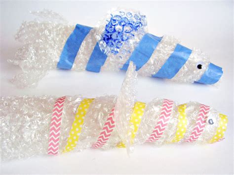 Easy Bubble Wrap Fish Craft For Preschool Pretend Play Preschool Toolkit