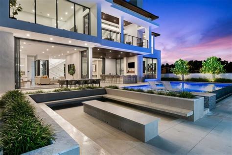 A Coastal Modern Home In Fort Lauderdale With 100 Foot Of Waterfront