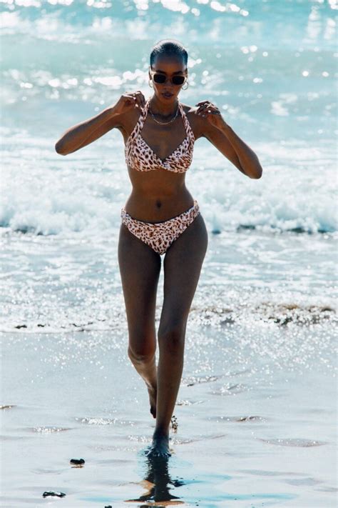 Hot Sexy Luxie Games Bikini Pics
