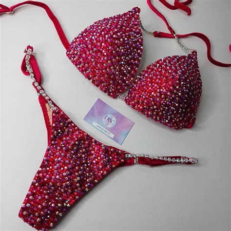 Bikini de compétition rouge de location