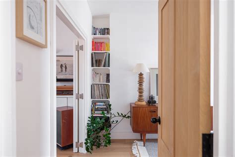 Local Information for Grand Parade in Green Lanes, London 12