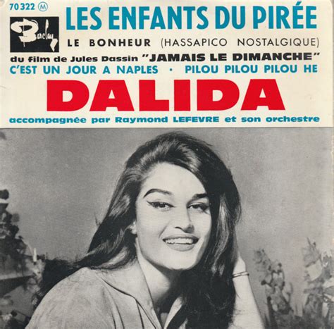 Les enfants du pirée de Dalida Accompagnée Par Raymond Lefèvre Et Son