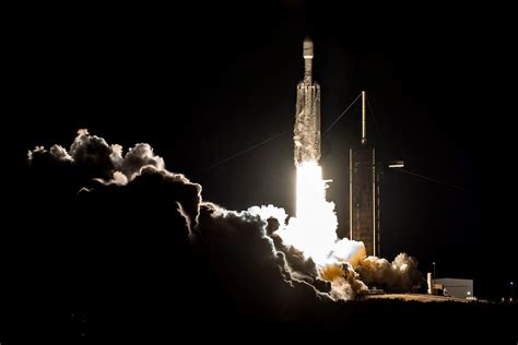 Spacex Lan A Sat Lite Viasat De Banda Larga Em Foguete Falcon Heavy