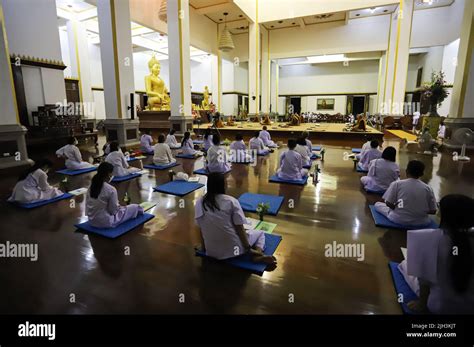 Asadha puja Fotos und Bildmaterial in hoher Auflösung Alamy