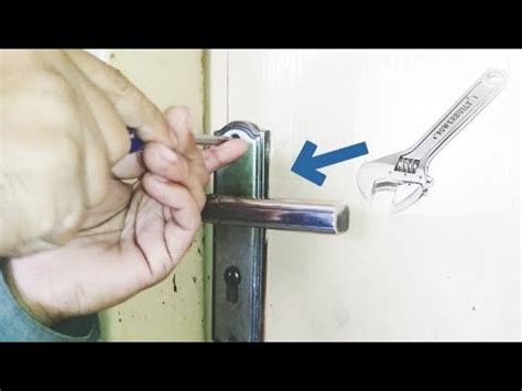 How To Open Door Lock Without Key Youtube