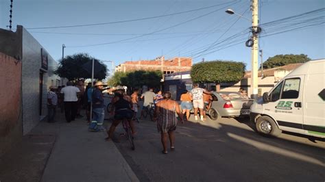 Cinco pessoas são baleadas em Juazeiro entre as vítimas estão uma