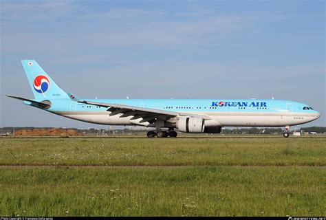 HL8001 Korean Air Lines Airbus A330 323 Photo By Francesco Della Santa