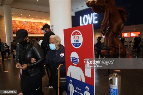 Early Voting New York Photos And Premium High Res Pictures Getty Images