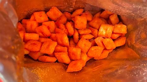 We Tried Cheez It S New Puff D Scorchin Hot Cheddar Here S How It Went