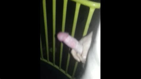 РИСКОВАННЫЙ КОНЧИТЬ НОЧЬЮ НА УЛИЦЕ С ВКЛЮЧЕННОЙ ЛАМПОЧКОЙ ТЕЛЕФОНА Pornhub Gay