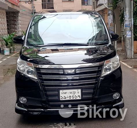 Toyota Noah X Smart Hybrid Push In Mohammadpur Bikroy