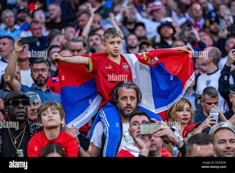 Serbian Fan Serbien Vs England Herren Fussball 1 Spieltag EURO