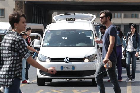 Taxi La Giunta Approva La Delibera Cento Licenze In Pi Centralini