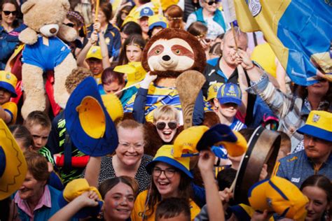 In Pics Clare Hurlers And Fans Celebrate All Ireland Win At Homecoming