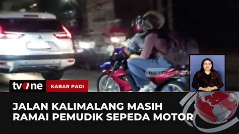 Malam Takbiran Pemudik Sepeda Motor Masih Ramai Di Jalan Kalimalang