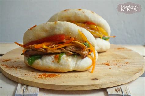 Bao Buns με σιγομαγειρεμένο χοιρινό και σάλτσα Barbecue Blueberry Mints