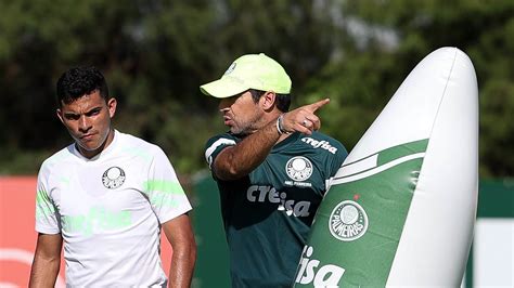 Palmeiras Roda O Elenco E Enfrenta A Portuguesa Para Assumir Lideran A