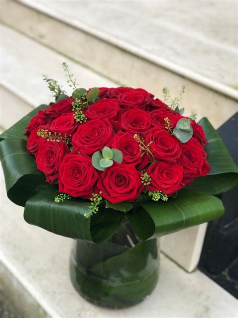 Luxury Red Roses In Vase Buy Online Or Call 0207 407 1666