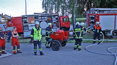 Gro Bung Auslaufendes Gefahrgut F Hrt Zu Alarm Des Abc Zuges