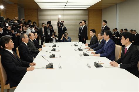 天皇陛下退位暨皇太子殿下即位典礼委员会总理动向日本国首相官邸