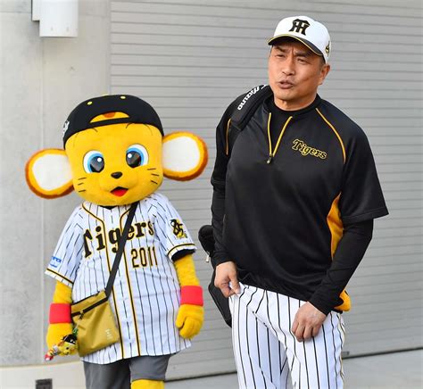 山本昌氏が沖縄から高知入り 阪神2軍安芸に合流 プロ野球写真ニュース 日刊スポーツ