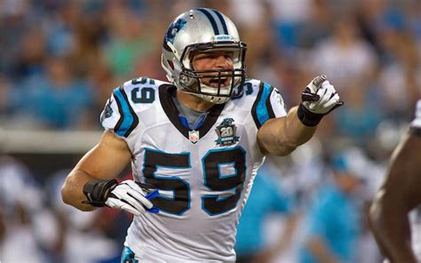 Panthers Lb Luke Kuechly Has Mastered The Body Slam Tackle