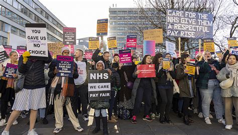 国有医疗系统也加入了十年最大罢工潮为何席卷英国 界面新闻 天下