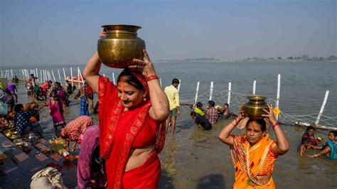 Chhath Puja 2023 Festivities Begin With Nahay Khay In Patna Devotees Offer Arghya At Ganga