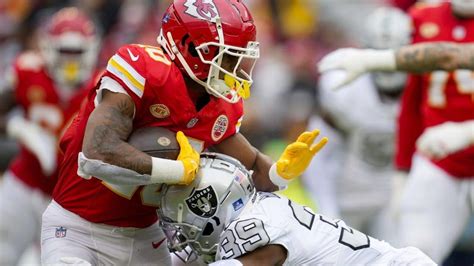 Chiefs RB Isiah Pacheco Exits With Concussion Yardbarker